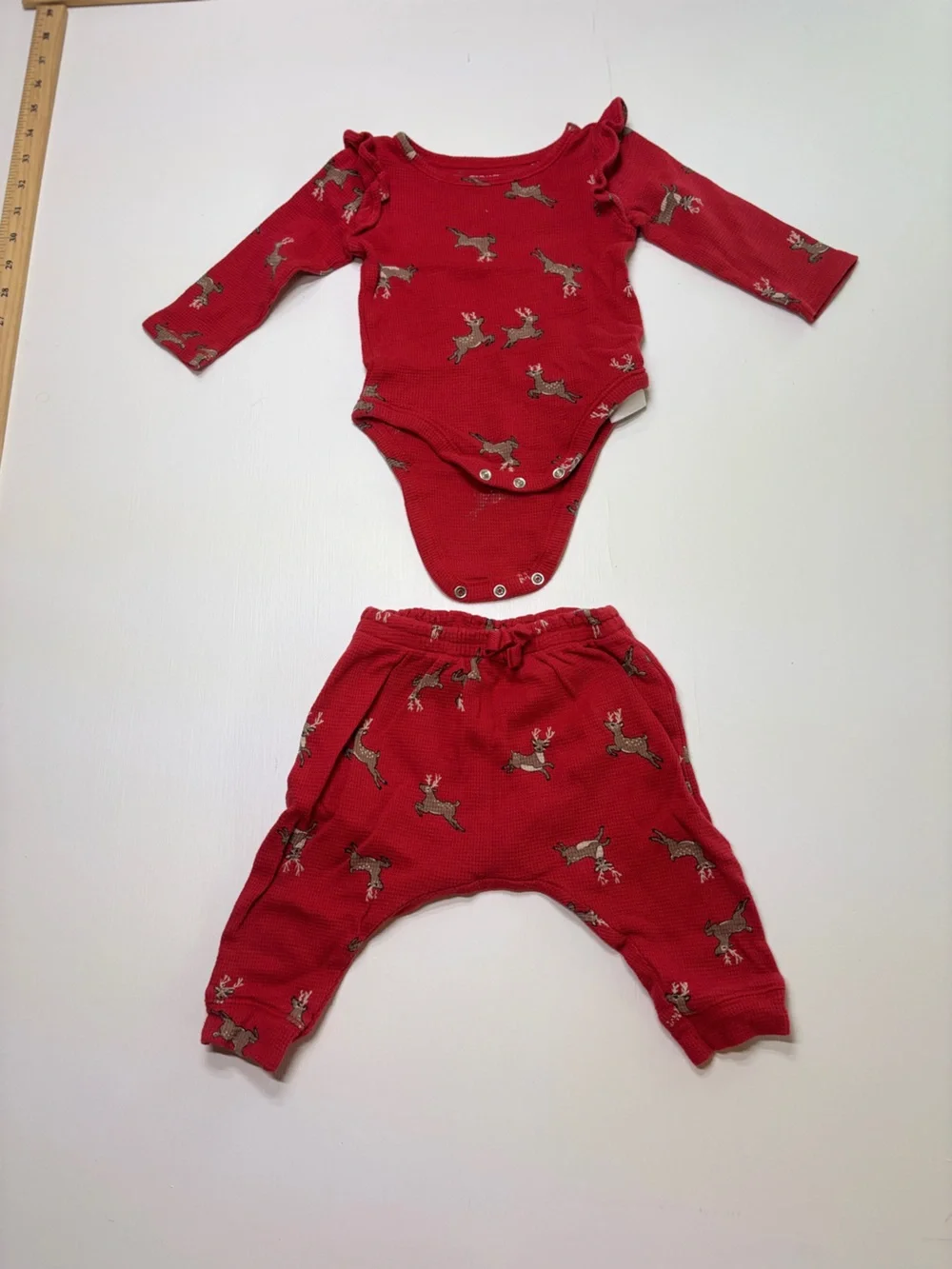 Old Navy Baby Reindeer 2-Piece Set Red Long Sleeve Bodysuit Pants 6-12M
